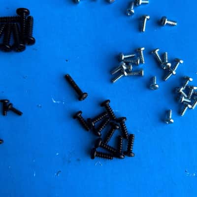 M-AUDIO Axiom 25 MIDI Keyboard Part: Random Body and Circuit Board Screws image 3