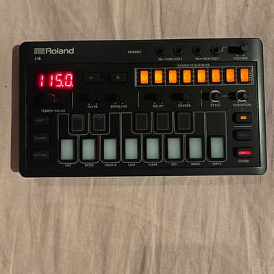 Roland J-6 AIRA Compact Chord Synthesizer | Reverb