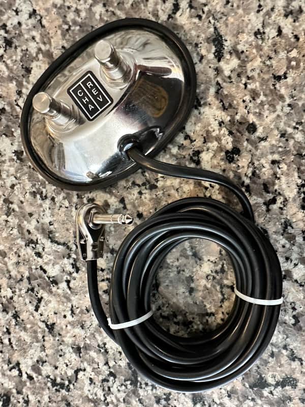 Fender 2-Button Channel/Reverb Amp Footswitch with 1/4" Jack - Chrome image 1