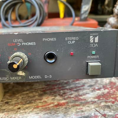 TOA D-3 compact 1U rack-mount 4-channel stereo electronic music mixer image 1