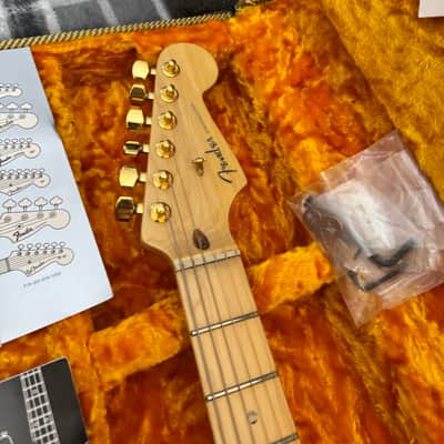 Fender 50th Anniversary American Deluxe Stratocaster 2004 - Sunburst image 3