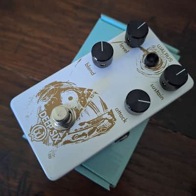 Walrus Audio Limited Edition Deep Six * Anglerfish Pearl Gold Ink image 3