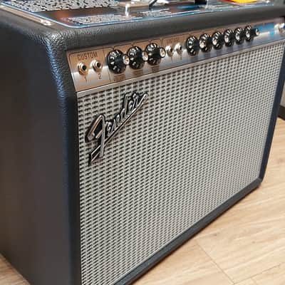 Fender '68 Custom Deluxe Reverb 2-Channel 22-Watt 1x12" Guitar Combo image 2