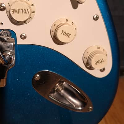 Vintage 1986 Fender Contemporary Series Stratocaster SSS Metallic Blue w/ Fender System I Tremolo System image 6