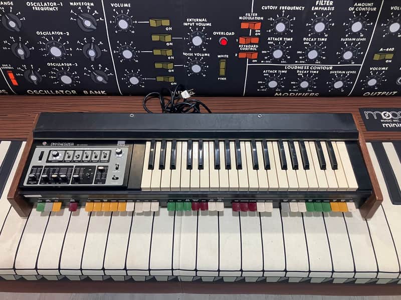 Roland SH-2000 mk 1, recapped and serviced! | Reverb
