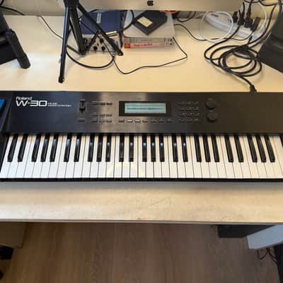 Roland - W30 Sampling Workstation