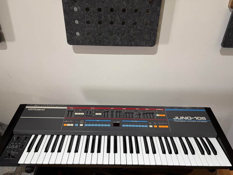 Roland Juno-106 61-Key Programmable Polyphonic Synthesizer 1984 - 1985 - Black image 1