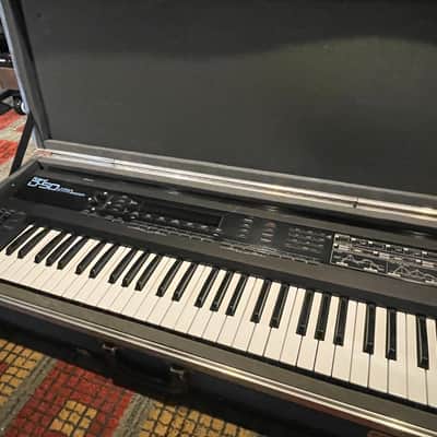 Roland D-50 Synthesizer WITH HARD CASE