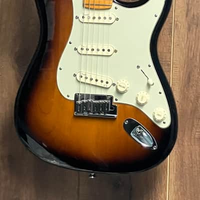 Fender American Deluxe V Stratocaster Strat V-neck Tweed Case - Sunburst image 2