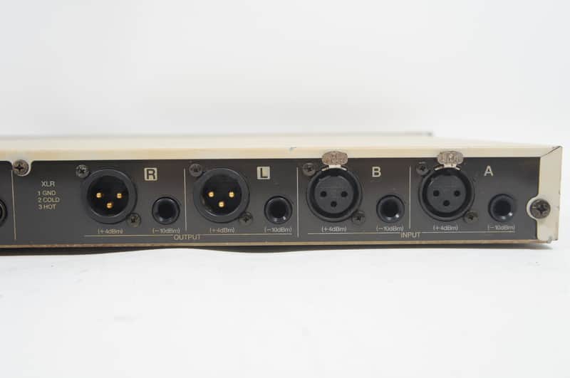 Roland RSS-10 Sound Space Processer 3-Dimensional Surrounded