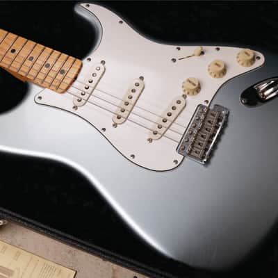 Fender 2005 Custom Shop Limited Edition '66 Stratocaster Closet Classic in Firemist Silver Metallic w/Custom '65 Strat Pickups (RWRP Middle), 2-Piece Select Alder Body, 21 Medium Jumbo Frets, '65 Strat C Neck Profile & Nitrocellulose Lacquer image 2