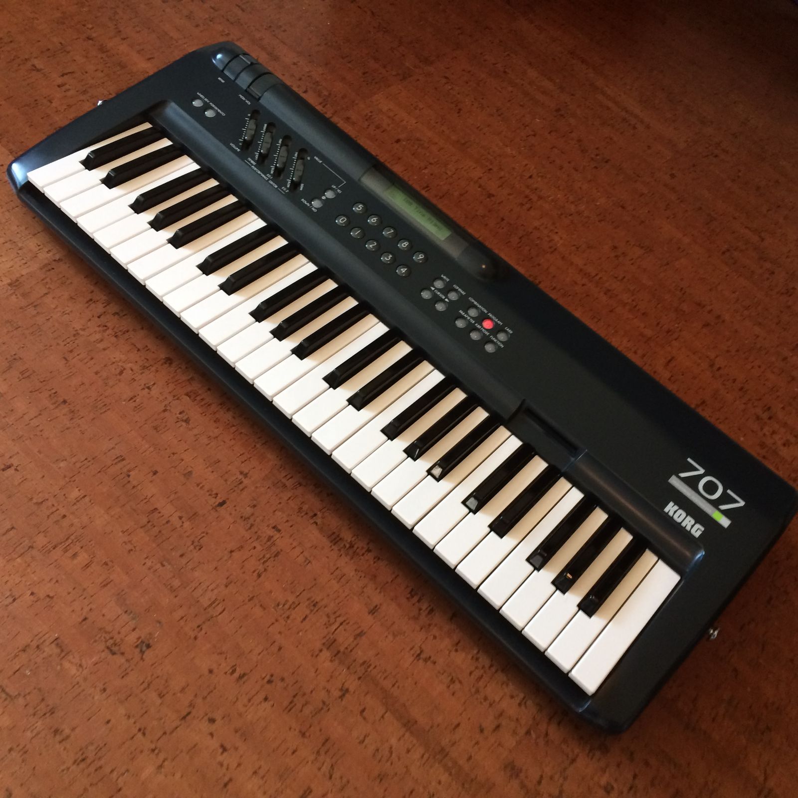 珍しい KORG 707 WH FMシンセサイザー KORG 707 fm synthesizer