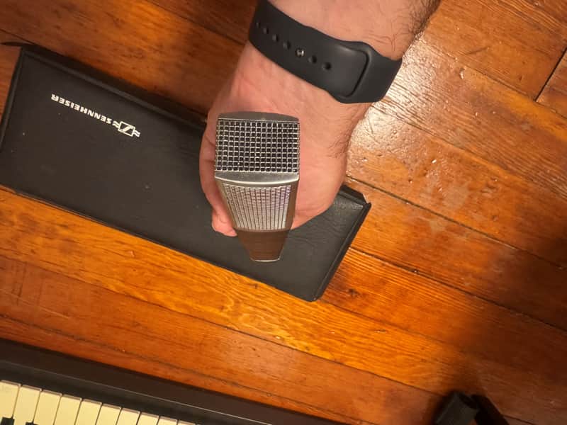 Sennheiser MD 441U Supercardioid Dynamic Microphone 1971 - Present - Black image 1