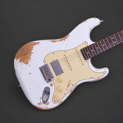 Dhatarattha HSS Strat-Style – White Nitro Relic image 1