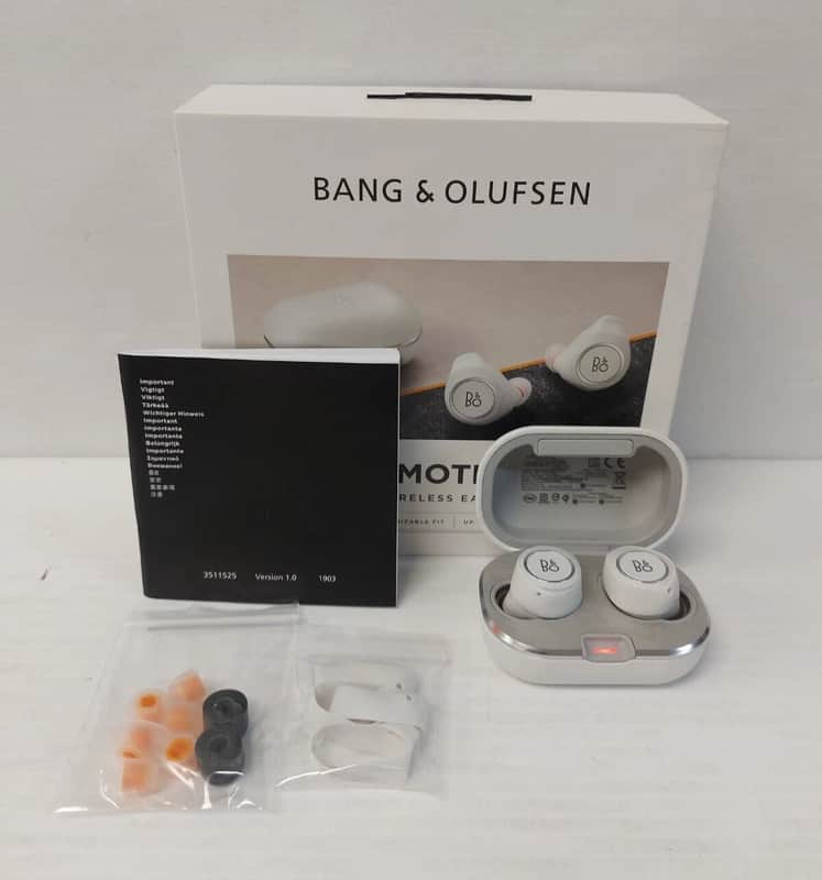 B & O E8 Motion Earbuds image 1