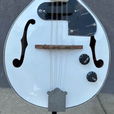 Stagg Model M50E/WH Gloss White Acoustic/Electric A-style Mandolin image 9
