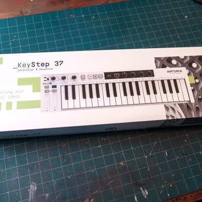 Arturia KeyStep 37 MIDI Controller v1 - White image 9
