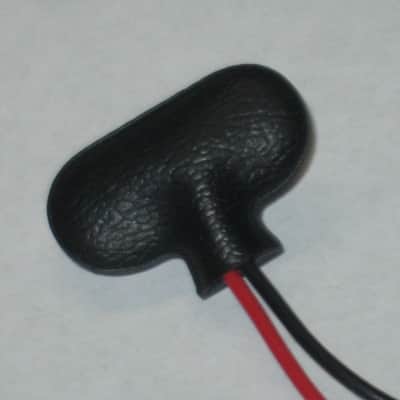 ONE very lightly used genuine Boss 9v battery clip [specifically for Boss pedals that use battery clip with black plastic covering near the terminal part (which are most of them) - but can be a replacement for the gray battery clip] image 12