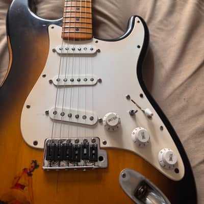 1999 Fender Stratocaster Classic 50's series - Two Tone Sunburst. MIM Many Upgrades! image 3