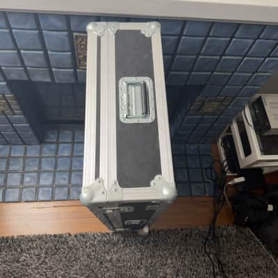 Heavy Duty ATA 61-Key Keyboard Synth Road Flight Case w/ Wheels & Adjustable Foam ATA-Style 61-Key Keyboard Flight Case Unknown/unbranded - Black image 3