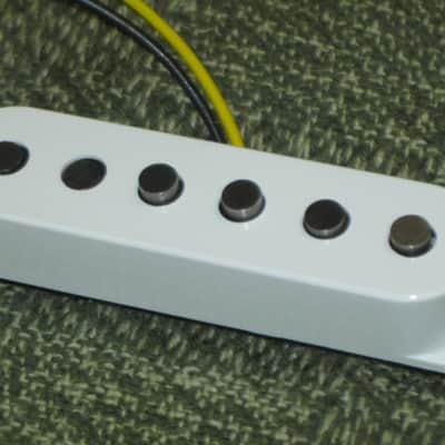 very near A+ (rarely used) genuine Fender Tex-Mex Stratocaster Bridge Single Coil Pickup, 7.4k full strength, White Cover (p/n # 50659000) +screws & rubber bushings, Alnico 5 magnets, staggered pole pieces, Polysol magnet wire, vinyl output wires image 7