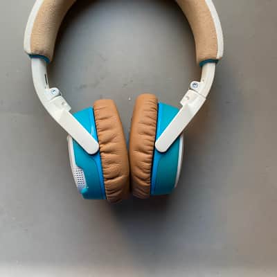Bose Soundlink On Ear Bluetooth Headphones image 4