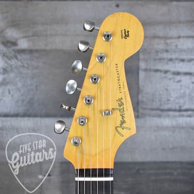 Fender Dealer Exclusive Vintera  Road Worn  '60s Stratocaster  3-Color Sunburst with Hardshell Case image 5
