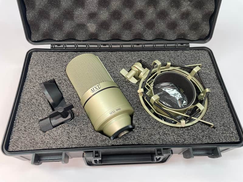 MXL 990 Large Diaphragm Condenser Microphone – w/ Shock Mount, Clip & Case – Clean image 1