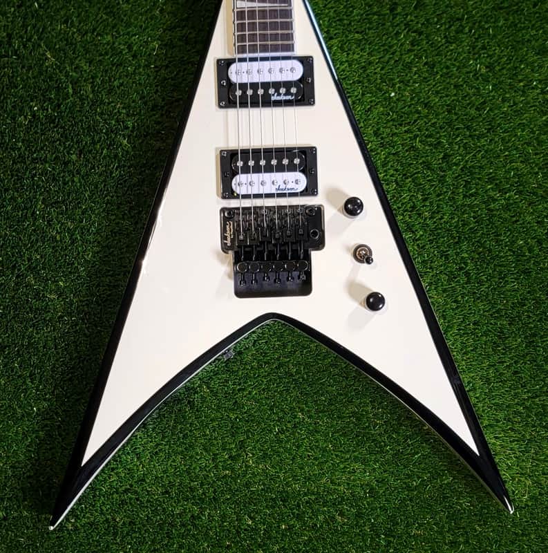 Jackson JS Series JS32 King V with Rosewood Fretboard 2013 - 2018 - White with Black Bevels image 1