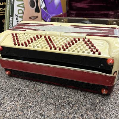 Cavalier 3 Reed Piano Accordion, Red image 7