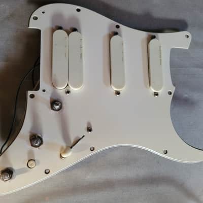 Fender Jeff Beck Stratocaster Lace Sensor Gold Pickups On Pickguard 1991 White image 3