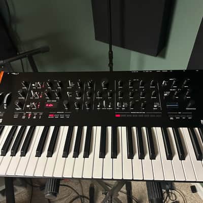 Korg Prologue 8 Polyphonic 49-Key 8-Voice Analog Synthesizer 2018 - Present - Black/Wood image 1