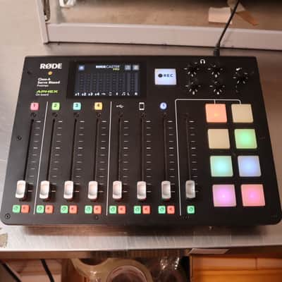 RODE RODECaster Pro Integrated Podcast Production Studio 2018 - Present - Black image 14