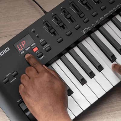M-Audio OXYGEN 49V Clavier maître USB-Midi 49 notes 8 pads/pots/faders image 9
