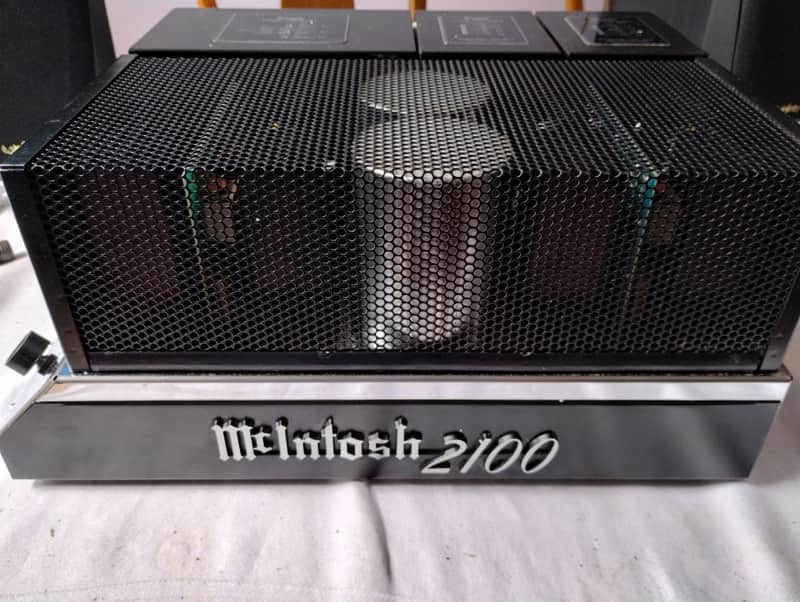 McIntosh MC 2100 amplifier in excellent condition - 1980's