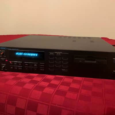 Roland S-550 plus 90 DISKS of SAMPLES! image 1