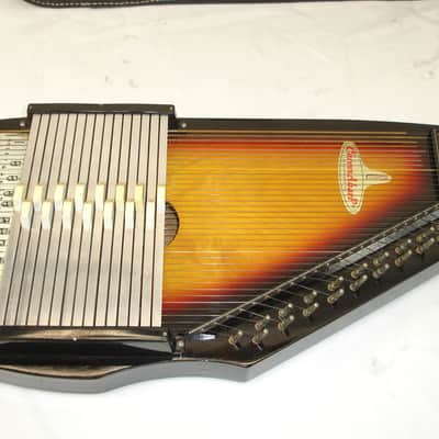 Chromaharp by Rhythm 15-Chord Autoharp w/ Accessories image 4