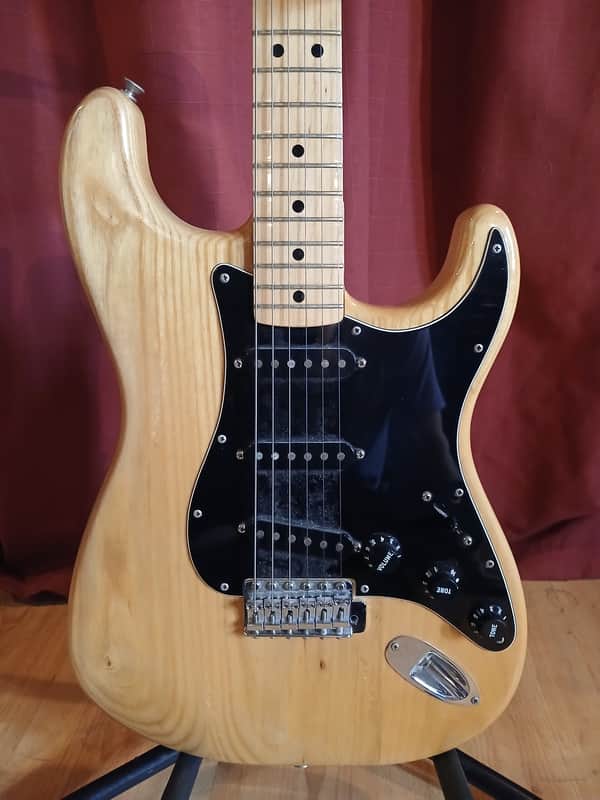 Fender Stratocaster – 1979 – Maple Neck – COA by No.Tom, Denmark St – UK - Very Good