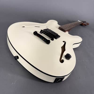 Fender Tom Delonge Starcaster, Satin Olympic White 3,1 kg inkl. Gigbag image 18