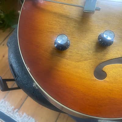 Godin 5th Avenue Kingpin 2010s - Cognac Burst image 6