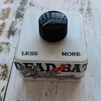 Alchemy Audio "Dead Bat" Dying 9 Volt Battery Simulator Effect Pedal Voltage Sag image 2