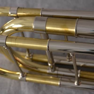 Trombon Bajo Shires Q36YR como nuevo image 21