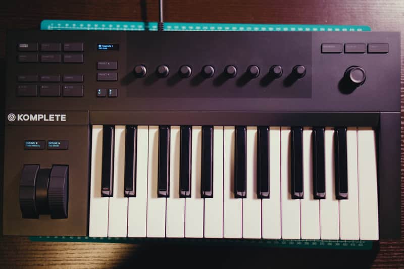 Native Instruments Komplete Kontrol A25