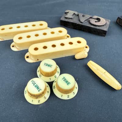General Vintage Tone Pre CBS Nylon 59 - 65 Set Covers / Knobs / tips for Stratocaster ®️ Tool marks - heavy  ivory Heavy ivory image 6