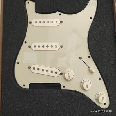 Fender FSR American Deluxe Vintage Player '62 Stratocaster 2005 - 2007 - Ice Blue Metallic with Matching Headstock image 9