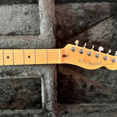 2016 Fender American Professional Telecaster with Maple Fretboard 3 Tone Sunburst image 4