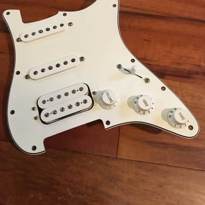 Fender Player Strat Stratocaster Alnico 2 8K Humbucker 8K Aln5 Pickup White HSS image 1