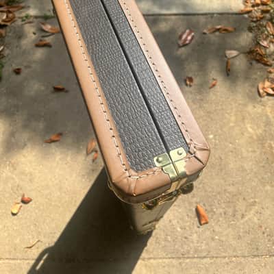 G&G Stratocaster/Telecaster case - Dark Brown Snakeskin, Light Brown accents, Gold Piping, and Hunter Green Interior image 4