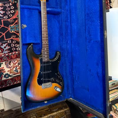 Fender Stratocaster with 3-Bolt Neck, Rosewood Fretboard 1971 - 1977 - Sunburst image 1
