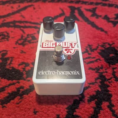 Immagine Electro-Harmonix Nano Big Muff Pi Distortion / Sustainer 2013 - Present - White / Black / Red - 5